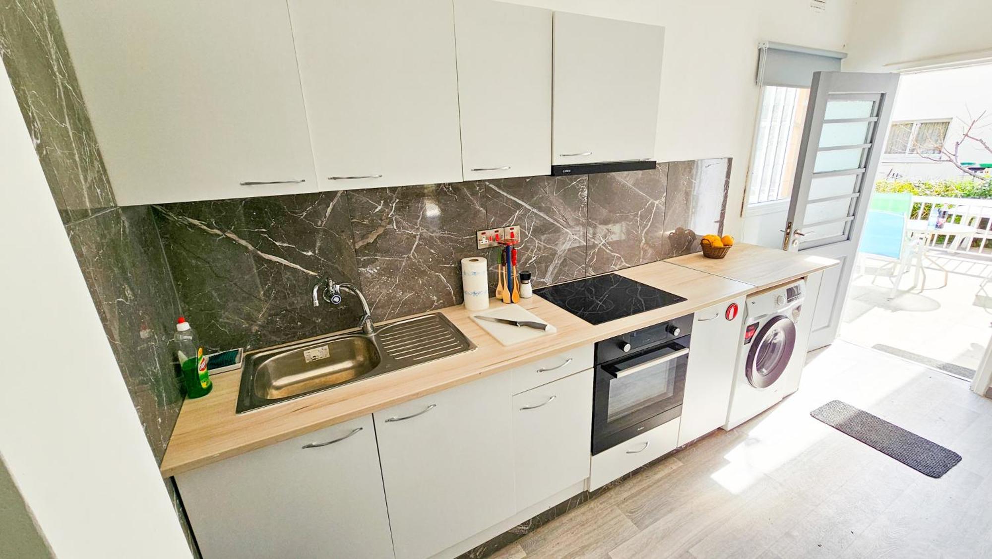 The Lemon Tree Hostel Ларнака Екстер'єр фото